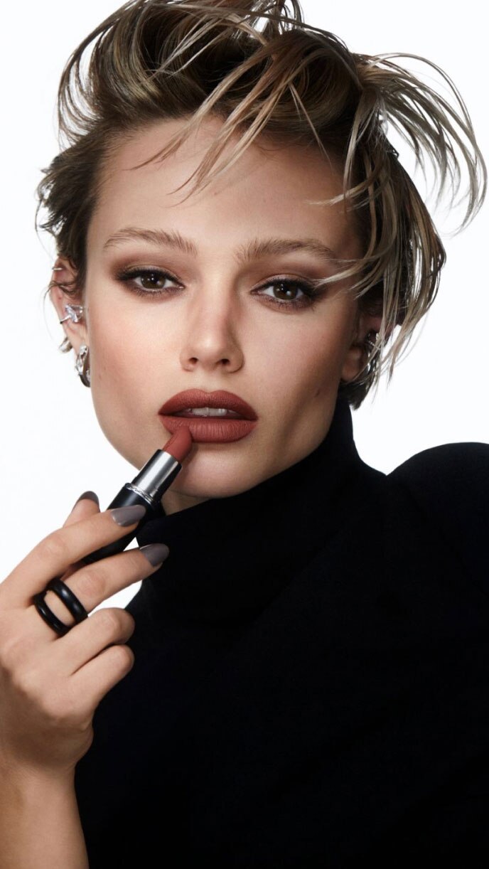 SIMONA WEARS MACXIMAL MATTE LIPSTICK IN WARM TEDDY